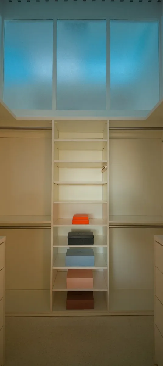 Interior photograph 49 by Michael Allen